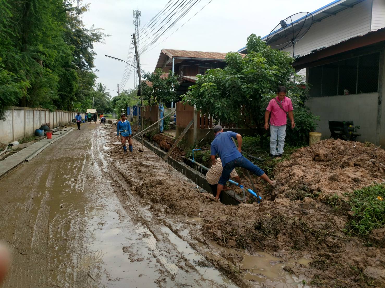 ตรวจเช็คระบบผลิตน้ำและแก้ไขท่อ ถ.หลักเขต