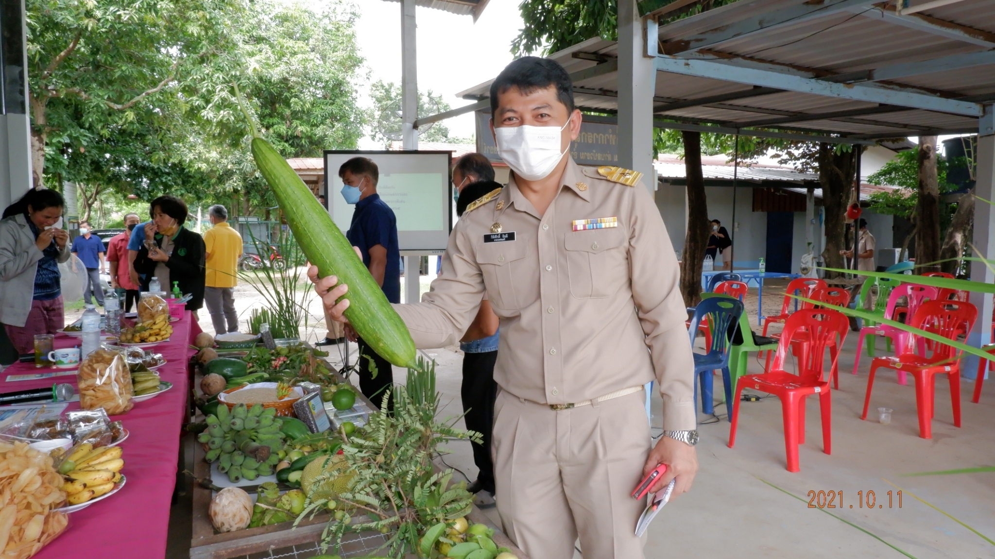คณะผู้บริหารร่วมต้อนรับกรรมการประเมิณพันธ์ข้าว กลุ่มนาแปลงใหญ่