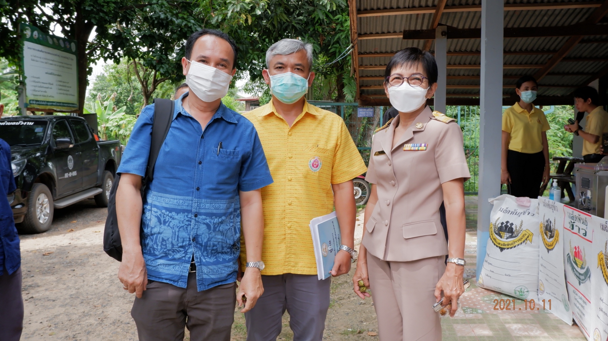 คณะผู้บริหารร่วมต้อนรับกรรมการประเมิณพันธ์ข้าว กลุ่มนาแปลงใหญ่