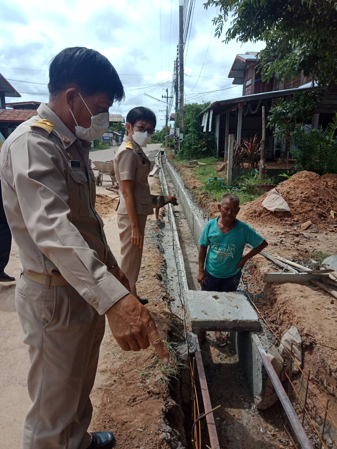 นายกฯรองนายกตรวจโครงการคลองระบายน้ำ ถ.ประชาสามัคคี