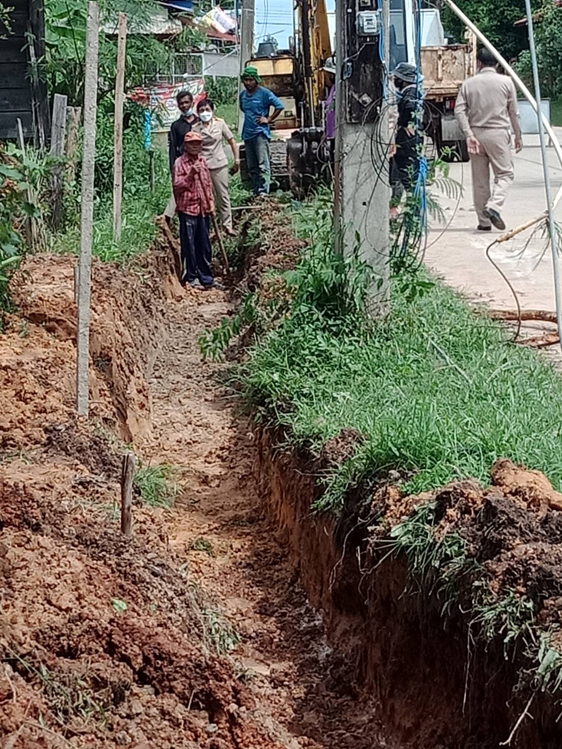 นายกฯรองนายกตรวจโครงการคลองระบายน้ำ ถ.ประชาสามัคคี