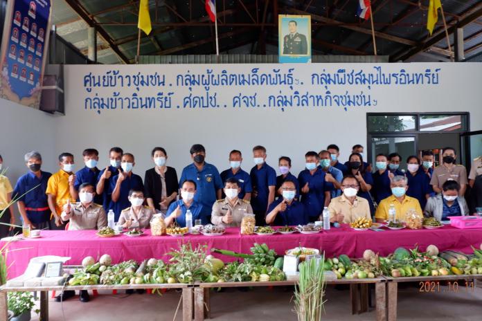 คณะผู้บริหารร่วมต้อนรับกรรมการประเมิณพันธ์ข้าว กลุ่มนาแปลงใหญ่